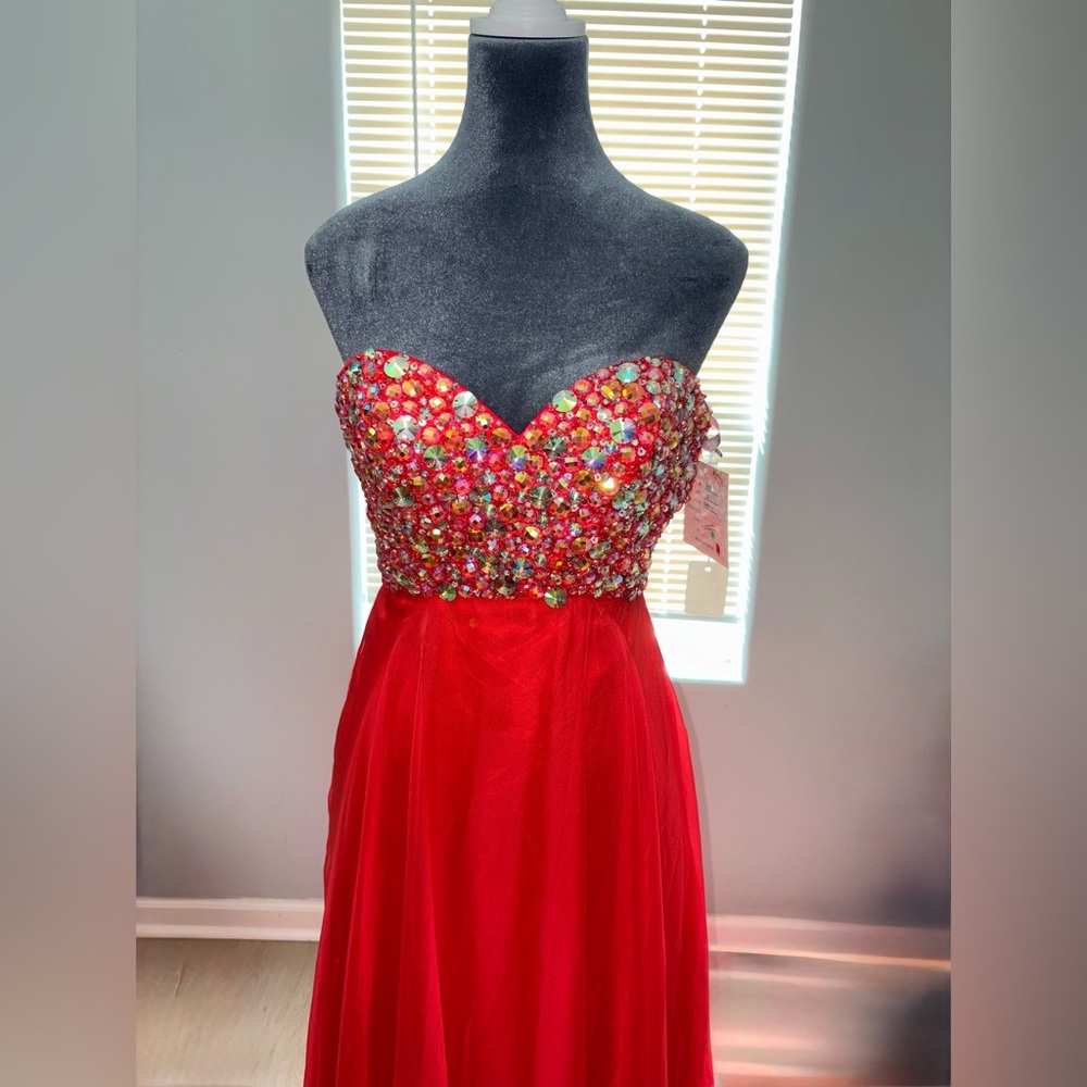 Elegant Coral Blush Prom Strapless Dress